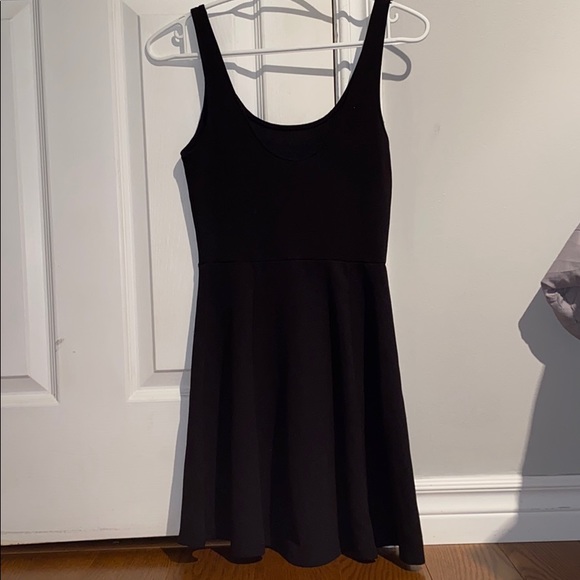 Cute plain black dress - Picture 3 of 3